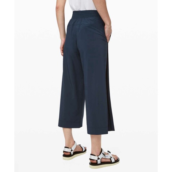 Lululemon Wanderer Culotte.True Navy. Womens. Sz 2 - Picture 9 of 16